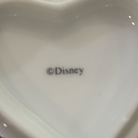 Set of two Disney ceramic trinkets. - Picture 10 of 11